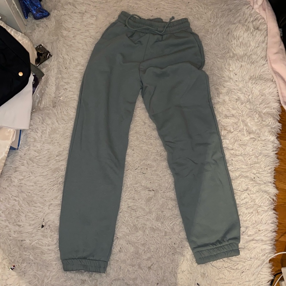 Zara “Plush Jogging Pants” in Light Green Ref. 8417/814